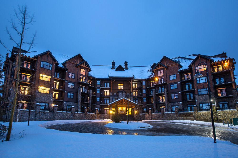 Glacier Mountaineer Lodge Golden Bagian luar foto