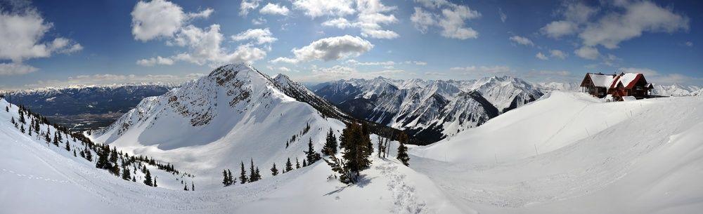 Glacier Mountaineer Lodge Golden Bagian luar foto